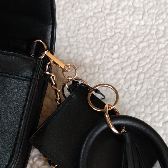 Bebe Sophia Black Crossbody Quilted Chevron Chain Strap Card Holder Tassel - Picture 7 of 13